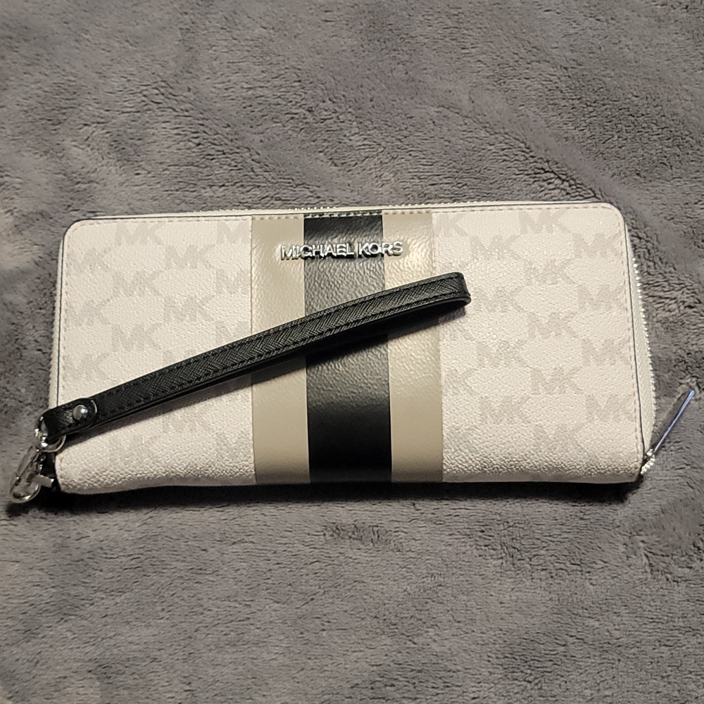 Michael kors wristlet